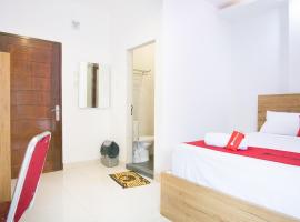 RedDoorz @ RS Adam Malik Medan，位于棉兰的酒店