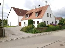 Kleines Häuschen im Grünen