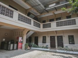 RedDoorz Syariah near Jamtos Jambi 2，位于占碑市的住宿加早餐旅馆