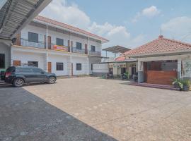 RedDoorz Plus near RSUD Majalengka，位于马贾伦卡的酒店