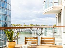 Riverside Balcony Apartments, 10 minutes from Oxford Circus，位于伦敦沃克斯豪尔桥附近的酒店