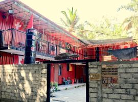 RED BEACH SURF CONTAINER HOTEL，位于Pasanggaran的酒店