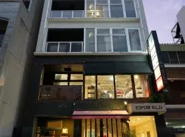 Santiago Guesthouse Hiroshima，位于广岛的旅馆