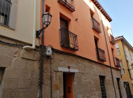 Casa MILA , Centro Histórico，位于洛格罗尼奥Spanish Federation of Friends of the Camino de Santiago Associations附近的酒店