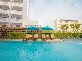 Recenta Phuket Suanluang by Deevana