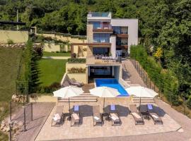 Villa AltaVista - Seaview & Relax with Heated Pool & MiniGolf，位于奥帕提亚的Spa酒店