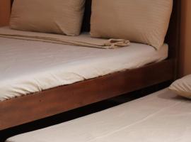 Cabildo's Transient House Room 1，位于Bukol的酒店