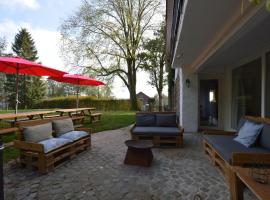 Holiday Home in Francorchamps with Private Garden，位于Baronheid的乡村别墅