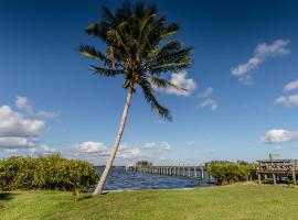 Island View Cottages Sebastian，位于塞巴斯蒂安的酒店