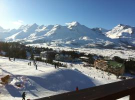 Eden sur les pistes avec vue panoramique sur la vallée,位于拉茹杜罗普的酒店