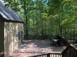 Cozy Cottage at Saw Creek