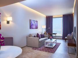 Mercure Dubai Barsha Heights Hotel Suites And Apartments，位于迪拜佘卡匝也得路的酒店