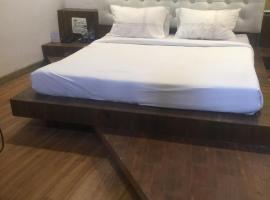 Touchwood Resort，位于印多尔的酒店