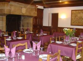 Hôtel Restaurant Le Combalou，位于Lauras的酒店