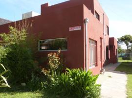 Duplex en Necochea，位于内科切阿的乡村别墅