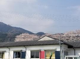 KAFUU guesthouse+cafe，位于香芝市的酒店
