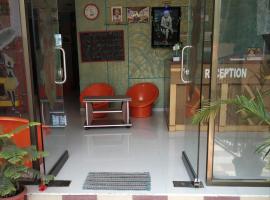 Sri Sai Durga Residency，位于舍地的酒店