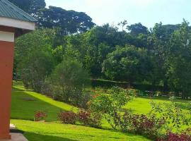 Philo Leisure Gardens，位于Kalangala的酒店