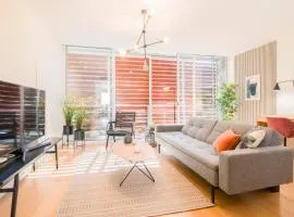 HomeForGuest Design Attic Apartment FREE Parking