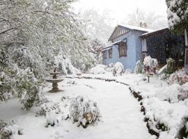 KUBBA ROONGA GUESTHOUSE - Boutique Luxury Spa Retreat & Gardens - Blue Mountains，位于黑荒地的酒店