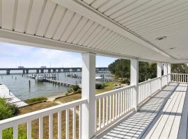 Water Front Delight On The Bay Home，位于诺福克Norfolk Naval Base附近的酒店