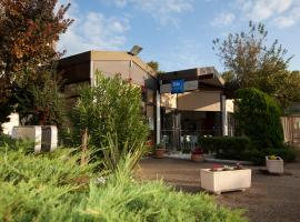 圣克里斯托尔莱萨勒宜必思快捷酒店，位于Saint-Christol-lès-Alès的酒店