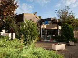 圣克里斯托尔莱萨勒宜必思快捷酒店