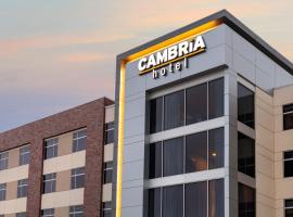 Cambria Hotel Omaha Downtown，位于奥马哈奥马哈TD美国交易体育馆附近的酒店