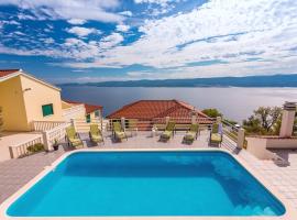 VILLA MASLINA, with private 32m2Pool, panoramic views on 100km coastline, 12 pax，位于洛克瓦罗戈兹尼察的酒店