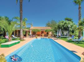 Lovely Home In La Marina, Elche With Outdoor Swimming Pool，位于拉马丽娜的别墅