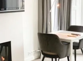 b&b het Herenhuys aan de historische gracht van Kollum