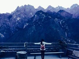 香格里拉虎跳峡茶马客栈，位于香格里拉的酒店
