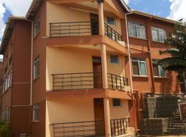 Westcliff Hotel，位于Lira的带停车场的酒店