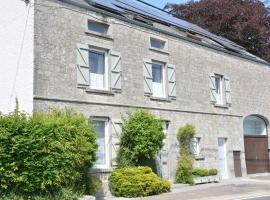 Family Retreat, Forested Anhée，位于Denée的酒店