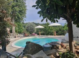 maison de charme avec piscine et vue exceptionnelle，位于Scolca的度假屋