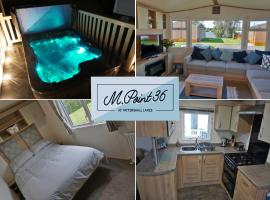 MPoint36 at Tattershall Lakes Hot Tub Lake Views 3 Bedrooms，位于塔特舍尔的酒店