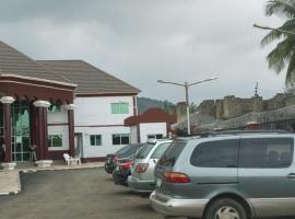 HERINGAN HOTEL & SUITES，位于Ilerin的酒店