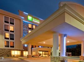 Holiday Inn Express Wilkes Barre East, an IHG Hotel，位于威克斯巴勒威尔克斯 - 巴里/斯克兰顿国际机场 - AVP附近的酒店