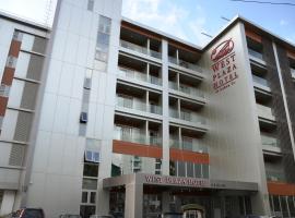 West Plaza Hotel at Lebuu Street，位于科罗尔的酒店