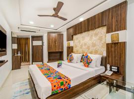 FabHotel Rajnandani Residency Bhawarkua，位于印多尔的酒店