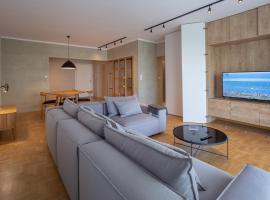 Hippocrates - Faliro deluxe apartment，位于雅典的酒店