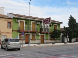 Hostal Restaurante Reina，位于El Tejar的酒店