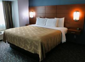Quality Inn & Suites Watertown Fort Drum，位于CalciumWatertown International - ART附近的酒店