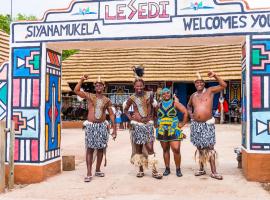 aha Lesedi African Lodge & Cultural Village，位于Pelindaba马加利斯堡会议中心附近的酒店