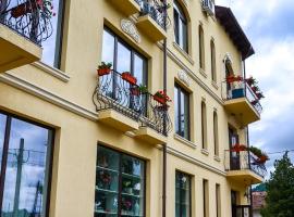 Hotel Coquette，位于Măneciu的酒店