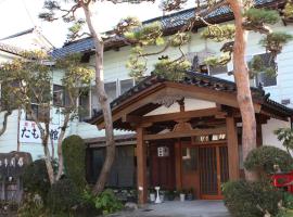 多闻馆酒店，位于鹤冈市的日式旅馆