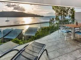 Waves 5 Luxury 3 Bedroom Breathtaking Ocean Views Central Location