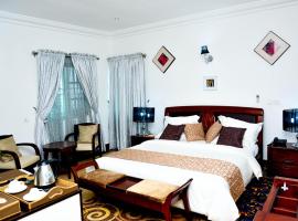 Crystal House International Hotel，位于伊洛林的酒店