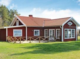 5 person holiday home in MARIESTAD，位于Lugnås的乡村别墅