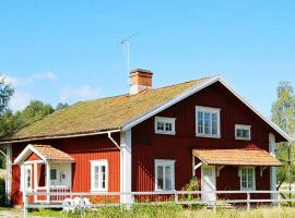 6 person holiday home in UDDEHOLM，位于Uddeholm的酒店